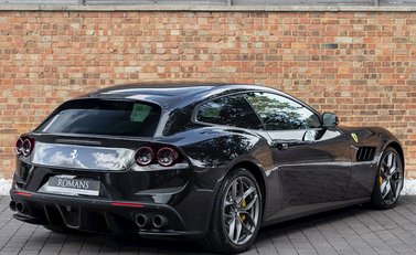 Ferrari GTC4 Lusso T 7