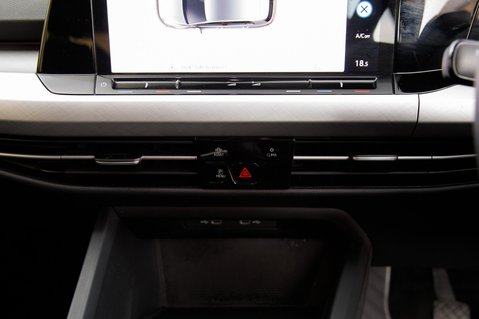 Volkswagen Golf LIFE TSI 37