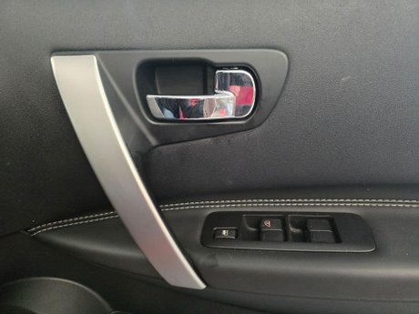 Nissan Qashqai 2.0 dCi Tekna Auto 4WD Euro 5 5dr (AVM) 21