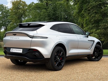 Aston Martin DBX V8 5