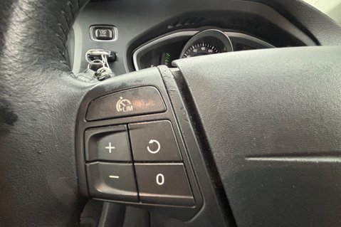 Volvo V40 T2 ES.. 12 SERVICES INCLUDING CAMBELT.. BLUETOOTH.. A/C.. PARKING SENSORS. 9