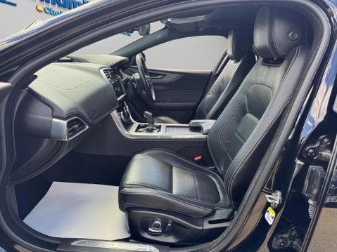 Jaguar XE 2.0 P250i R-Dynamic S Auto Euro 6 (s/s) 4dr 44