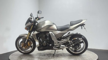 Kawasaki Z1000 2006 28K NAKED 1000CC NEW MOT RECENTLY SERVICED CLEAN BIKE 4