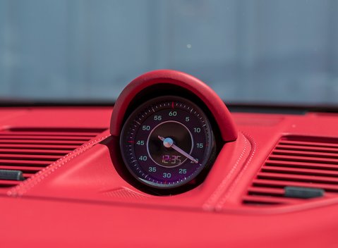 Porsche 911 (992) Targa 4S Heritage Design Edition 20