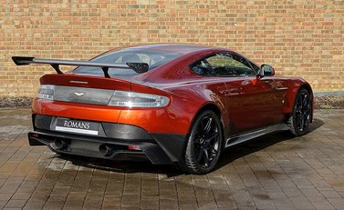 Aston Martin Vantage GT8 3