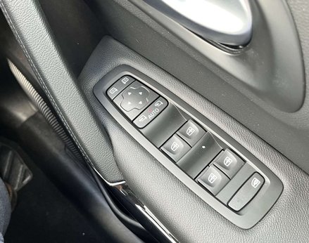 Renault Kadjar 1.5 Kadjar Iconic Blue dCi Auto 5dr 63