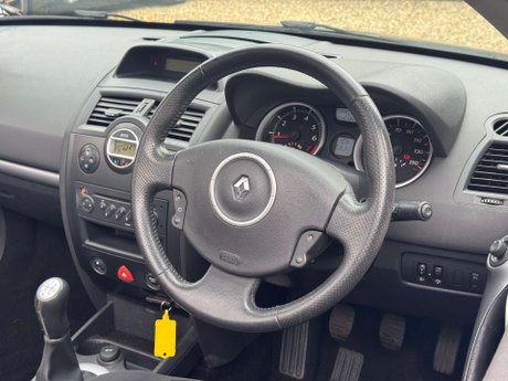 Renault Megane 1.6 Megane Dynamique 2dr 13