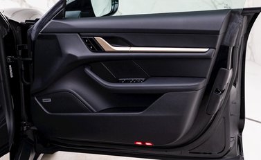 Porsche Taycan 4S Cross Turismo 24