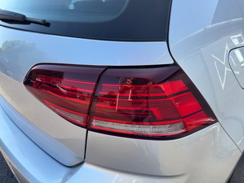 Volkswagen Golf SE TSI 21