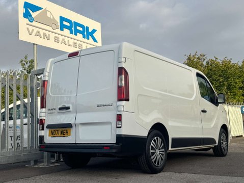 Renault Trafic 2.0 dCi ENERGY 28 Business+ Panel Van 5dr Diesel Manual SWB Standard Roof E 29