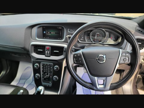 Volvo V40 T2 R-DESIGN NAV PLUS 30