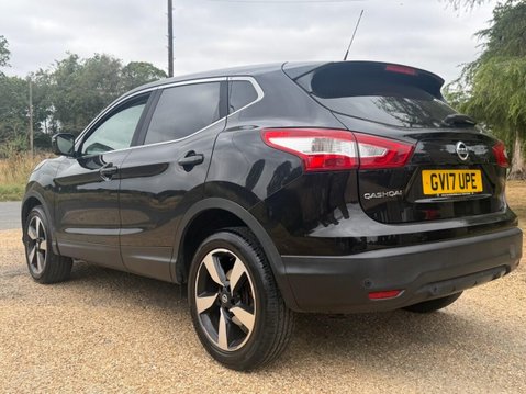 Nissan Qashqai 1.2 DIG-T N-Connecta SUV 5dr Petrol XTRON Euro 6 (s/s) (115 ps) FSH & 2X OR 7