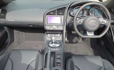 Audi R8 V10 Spyder 10