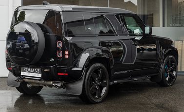 Land Rover Defender 110 V8 Bond Edition 4