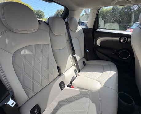Mini Hatch Cooper 1.5 Exclusive Comfort / Navigation 5 door - SAT NAV - LIGHT LEATHER 5