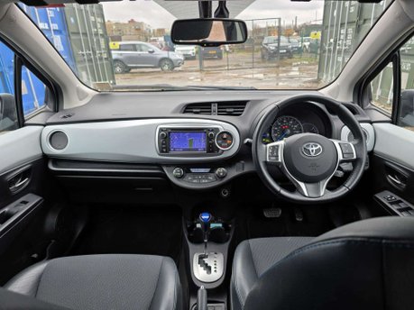 Toyota Yaris 1.5 VVT-h T Spirit Hatchback 5dr Petrol Hybrid CVT Euro 5 (101 ps) 17
