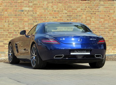 Mercedes-Benz SLS AMG 12