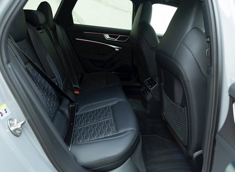 Audi RS6 Avant Carbon Black 14