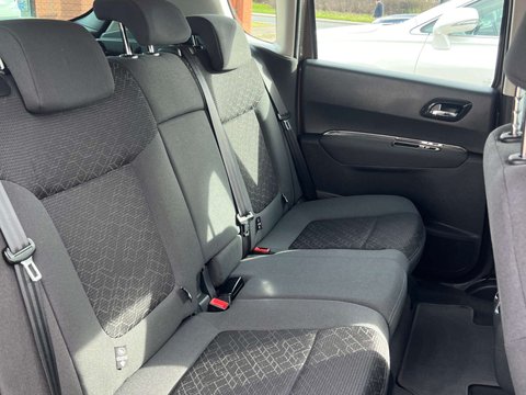 Peugeot 3008 1.6 3008 Active HDi 5dr 22