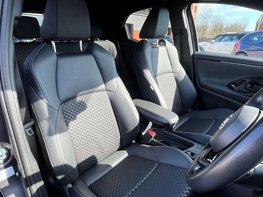 Toyota Yaris 1.5 Yaris Dynamic HEV CVT 5dr 56