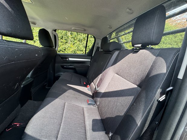 Toyota Hilux Invincible | Auto | 2.4 LT | Double Cab | Camera | Sensors | EURO 6 10