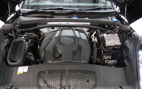 Porsche Macan Now Sold More Required - RS Spyder Alloys, Pan Roof, BOSE 41