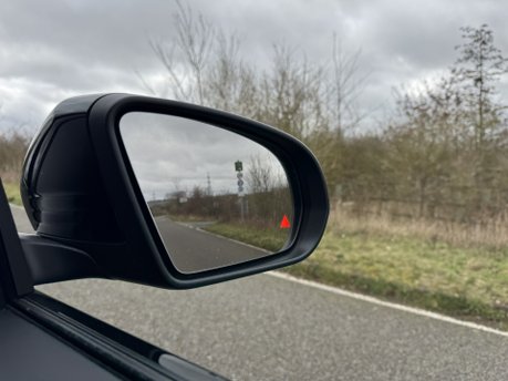 Mercedes-Benz EQA EQA 350 4Matic AMG Line Premium Plus Auto Electric 66 KWH PAN ROOF/HEADS UP 26