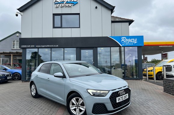 Audi A1 SPORTBACK 1.0 TFSI TECHNIK 2
