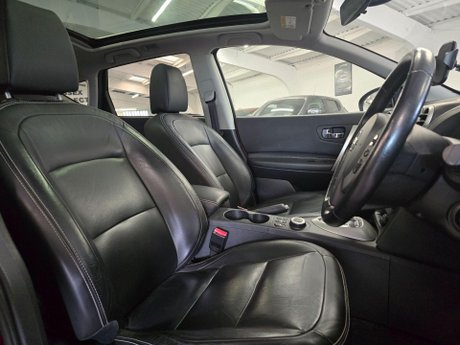 Nissan Qashqai 2.0 dCi Tekna Auto 4WD Euro 5 5dr (AVM) 13