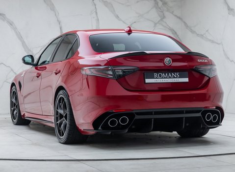 Alfa Romeo Giulia QUADRIFOGLIO 10