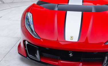 Ferrari 812 Competizione 36