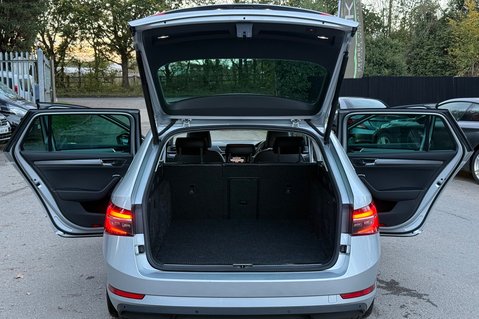 Skoda Superb SE L IV DSG PLUG IN HYBRID -ONE OWNER -FULL SERVICE HISTORY 22