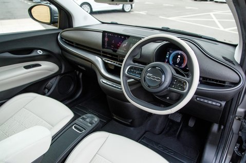 Fiat 500e LA PRIMA 4