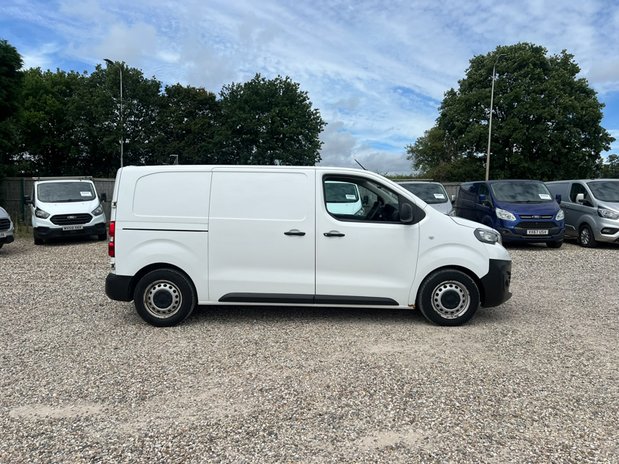 Peugeot Expert MWB L2H1 Professional 2700 Air Con Sensors Tow Bar EURO 6 NO VAT 5