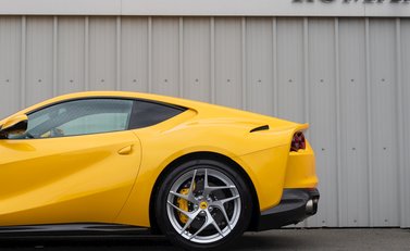 Ferrari 812 Superfast 35