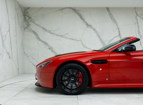 Aston Martin V12 Vantage S Roadster 45