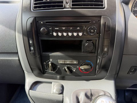 Peugeot Expert 2.0 HDi Panel Van 4dr Diesel Manual L1 H1 (168 g/km, 128 bhp) 35