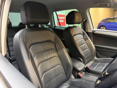 Volkswagen Tiguan 2.0 TDI SE Navigation 4Motion Euro 6 (s/s) 5dr 28