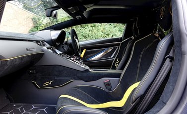 Lamborghini Aventador SV Roadster 16