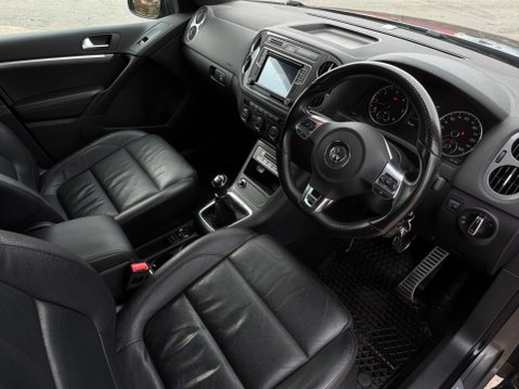 Volkswagen Tiguan 2.0 TDI BlueMotion Tech R-Line Edition 4WD Euro 6 (s/s) 5dr 9