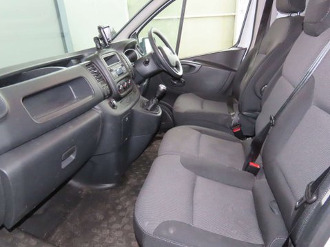 Nissan NV300 2.0 NV300 Acenta dCi 9