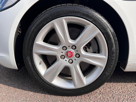 Jaguar XE 2.0i Portfolio Auto AWD Euro 6 (s/s) 4dr 52