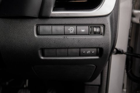 Nissan Qashqai DIG-T N-CONNECTA MHEV 11