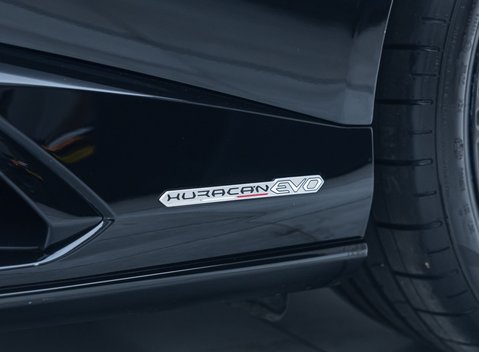 Lamborghini Huracan LP640-4 EVO 35