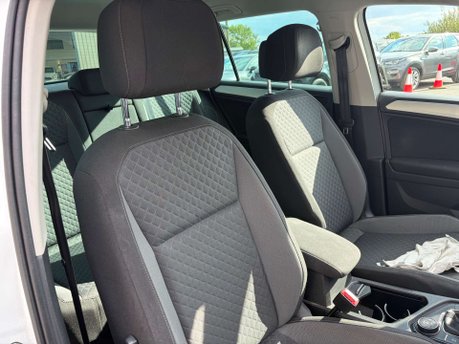 Volkswagen Tiguan 2.0 Tiguan SE Nav TDI BlueMotion Technology 4Motion 4WD 5dr 3
