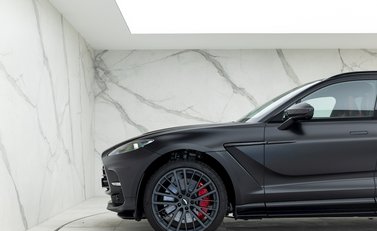 Aston Martin DBX 707 28