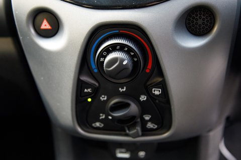 Toyota Aygo VVT-I X-PLAY 34