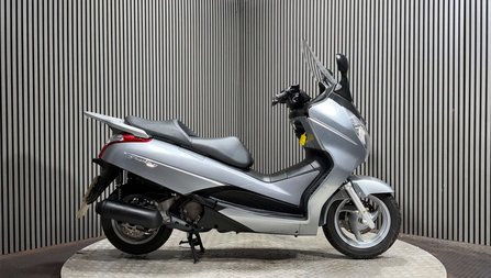 Honda Fes SILVERWING 2008 ONLY 415 MILES 1 OWNER MOT OCTOBER 2027 125CC