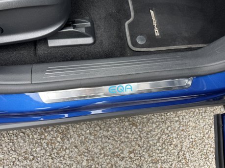 Mercedes-Benz EQA EQA 300 4Matic AMG Line Premium Plus Auto Electric 66 KWH PAN ROOF/HEADS UP 26