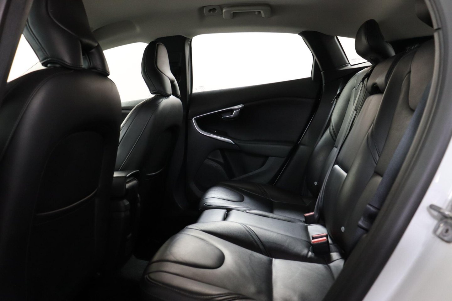 2018 Volvo V40 — image 36